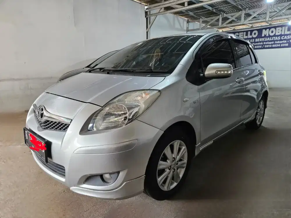 Dp 7 jt Yaris E a/t 2011 Ang 2,8 jt