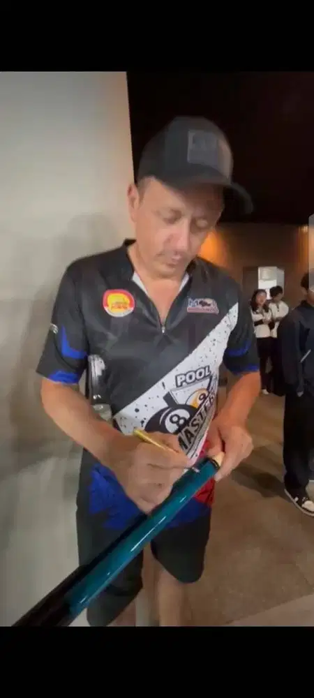 Stik billiard tanda tangan Shane Van Boening