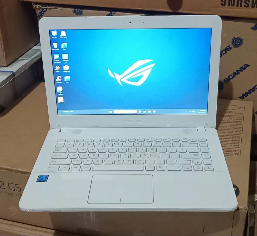 Laptop Asus Core i3 Gen6 SSD 512GB Putih Mulus