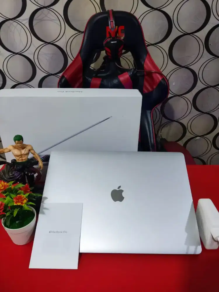 Macbook Pro Retina Touchbar 2018 Super Slim