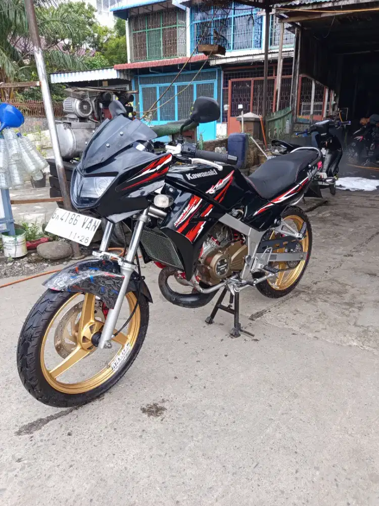 Kawasaki ninja r 2011 PP on kereta siap touring