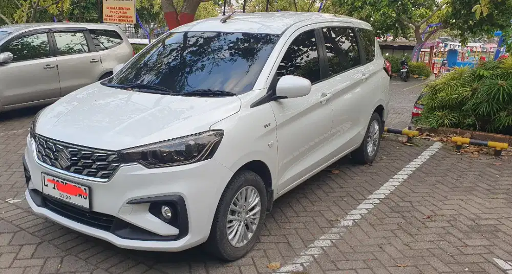 Suzuki Ertiga putih 2023