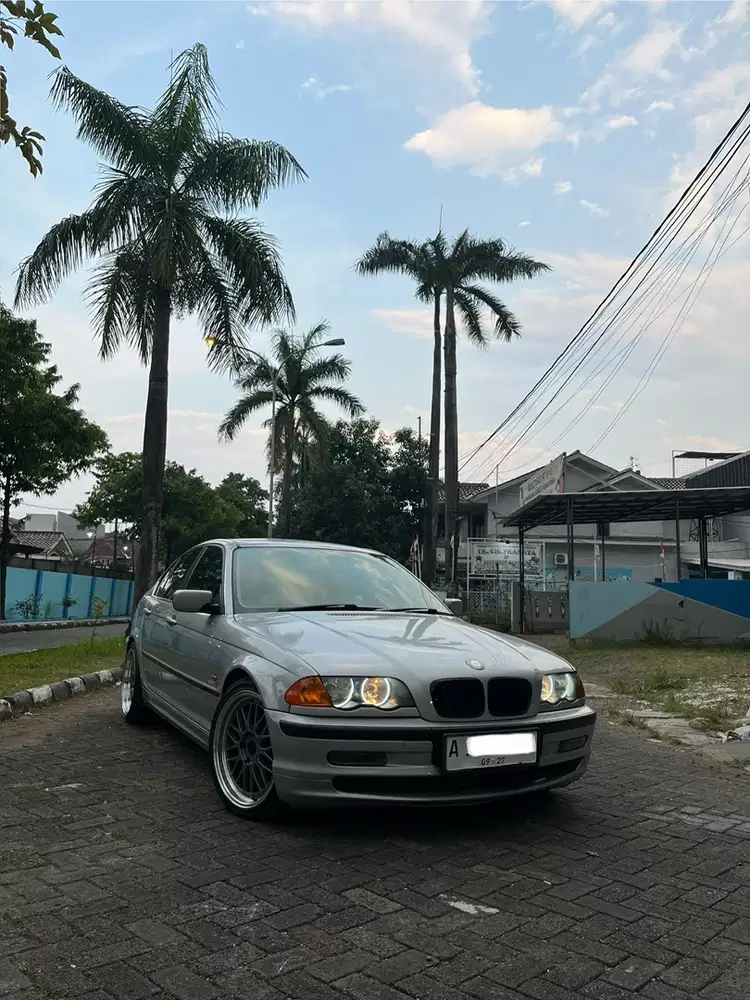 BMW 325i 2001 Bensin