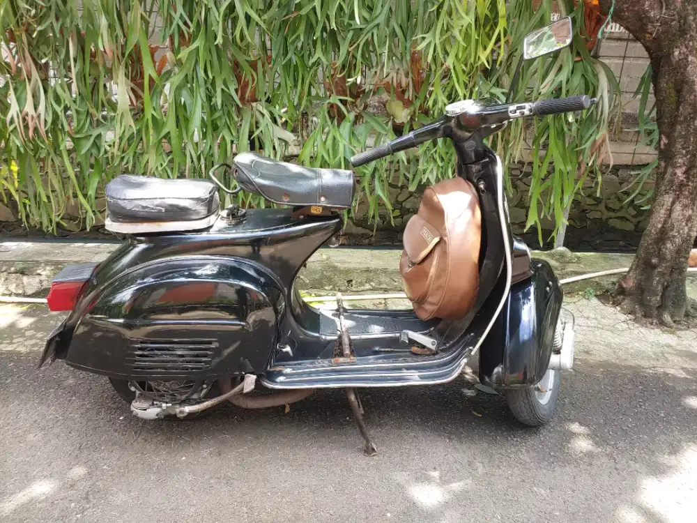 Vespa bajaj deluxe th78 surat2 lengkap plat D