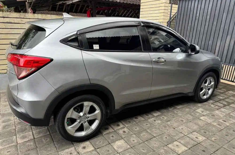 DIJUAL HONDA HRV E CVT-AT 2017
