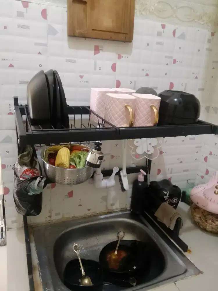 Rak piring hitam saja