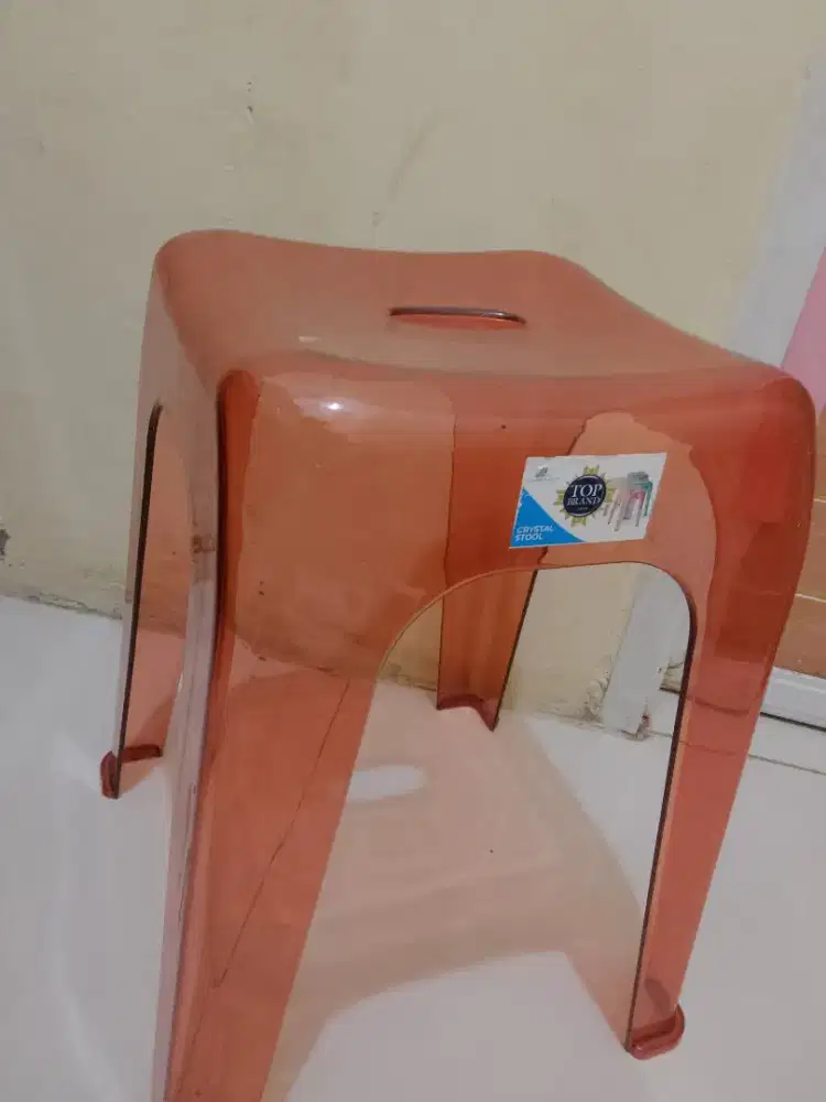 Kursi plastik tebal