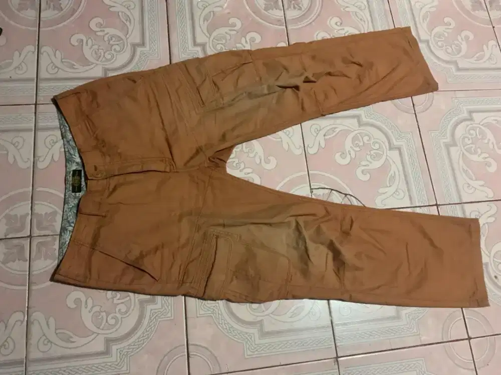 Celana kargo Eiger 32
