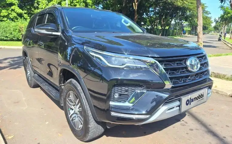 DP MURAH Toyota Fortuner 2.4 G 4X2 DSL Solar-AT 2023 Hitam CGYAB