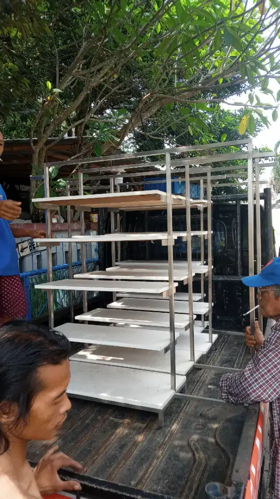 Jual rak bekas toko pakaian masih bagus