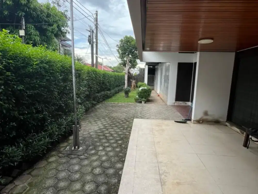 Dijual Rumah Luas & Strategis di Kebayoran Lama – Dekat Gandaria City, Cocok untuk Investasi atau Kos Eksklusif