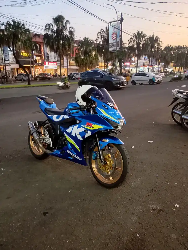 Gsx 150 R 2018 biru favorit