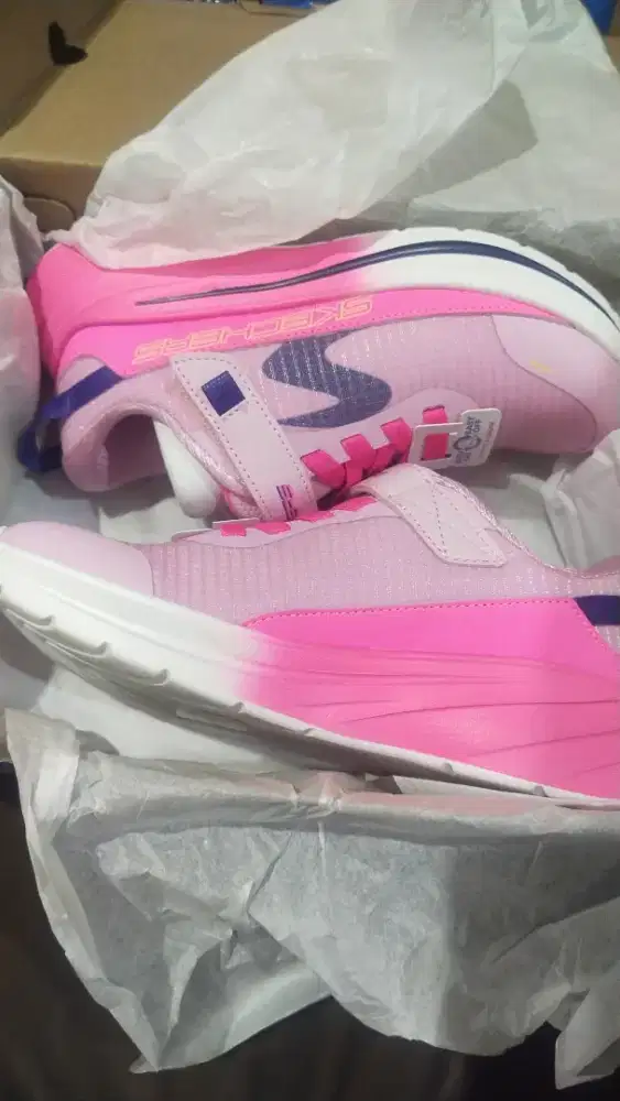 Sepatu anak perempuan skechers original
