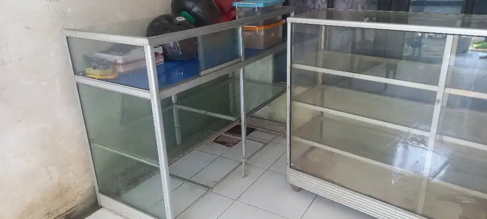 Etalase bekas jualan