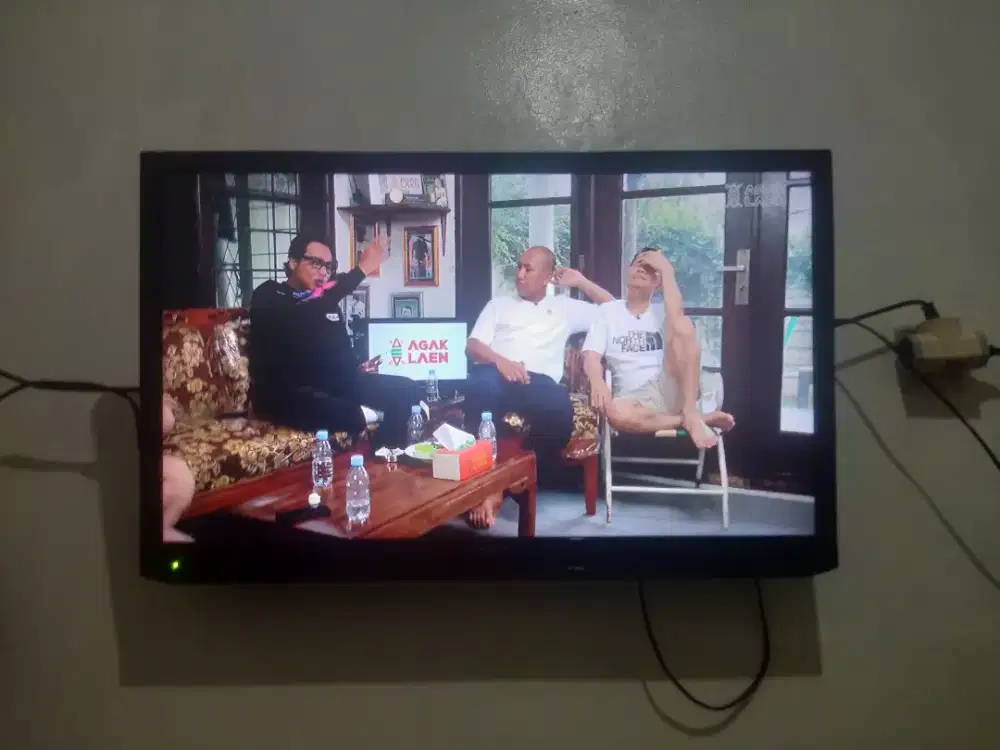 Sharp TV AQUOS LED LC-32LE107I - Hitam