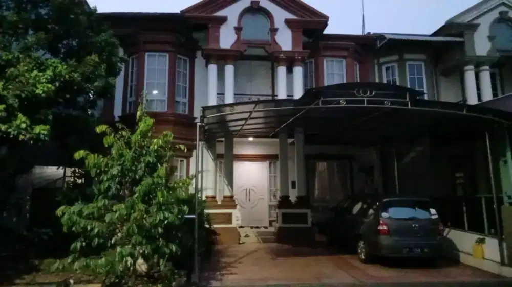 Rumah gaya klasik eropa siap huni harga murah di Kota Wisata Cibubur