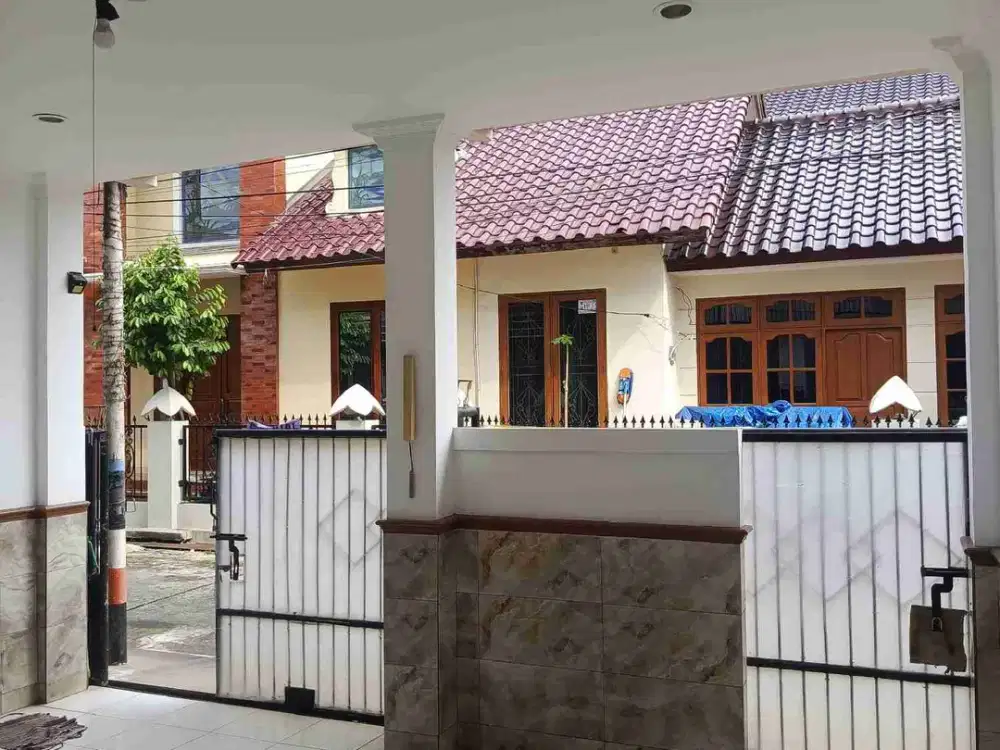 Di jual rumah rapih 4 lantai siap huni di Kranggan Permai Cibubur
