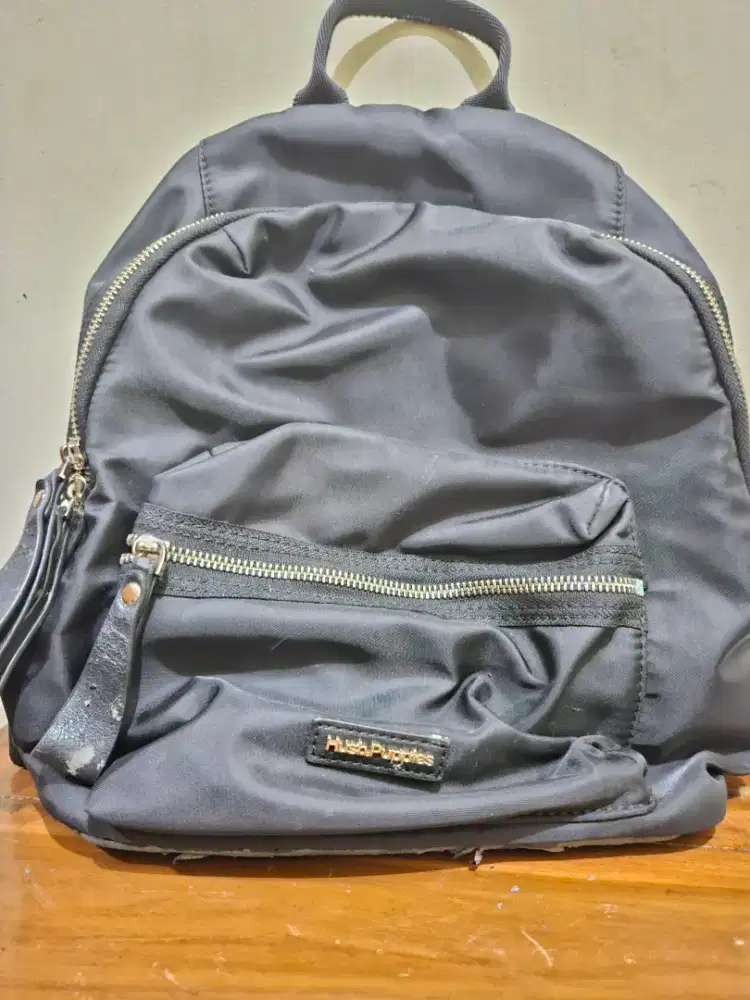 Tas punggung hush puppies