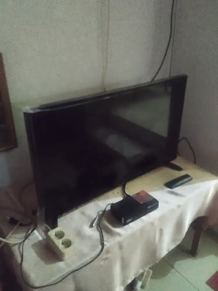 TV Sharp bekas LED