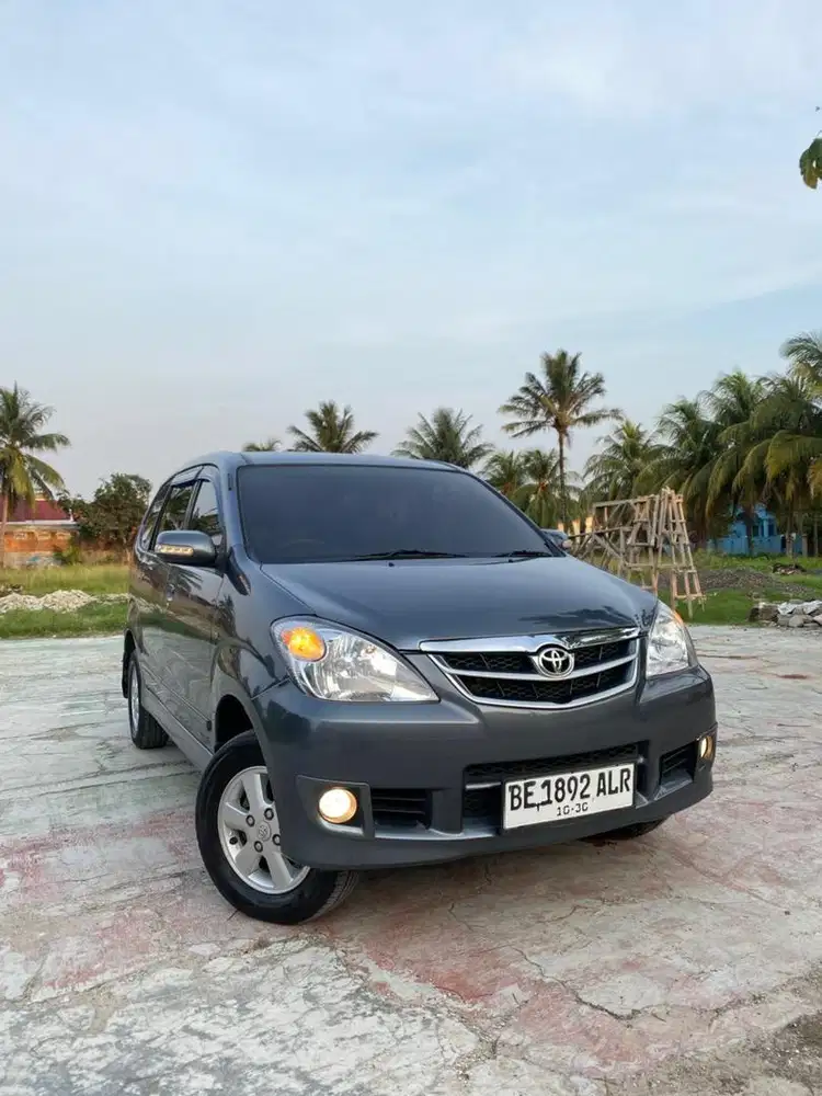 TOYOTA AVANZA G MATIC 2010