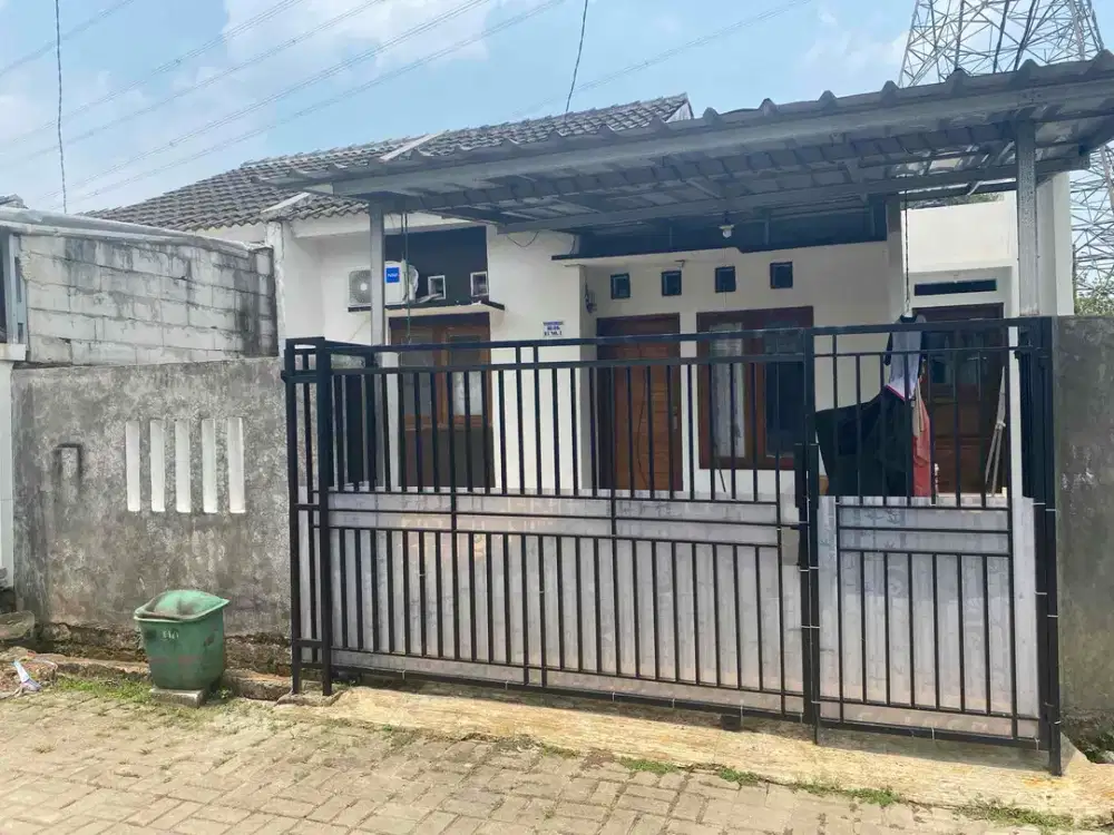 Disewakan murah asal dirawat rumah pojokan hook dengan pagar keliling cisauk deket stasiun mall aeon serpong