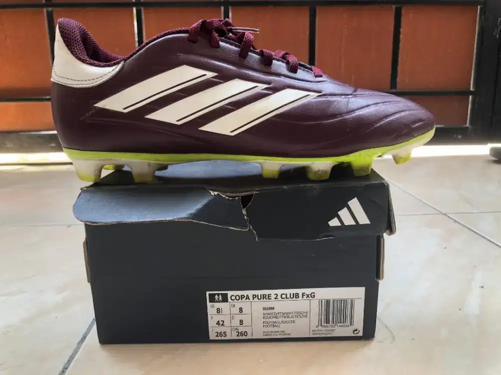 Sepatu sepak bola ukuran 42 insole 26 kondisi 80%