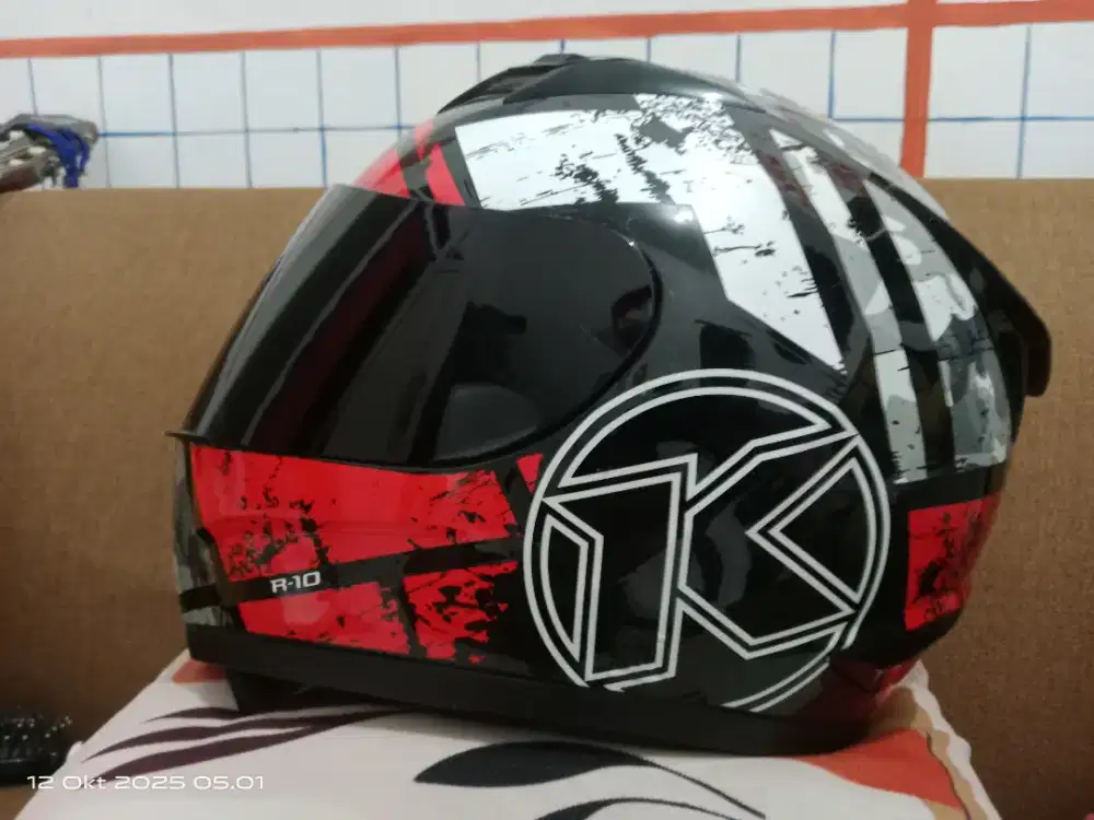 Helm KYT ukuran M kondisi 90%