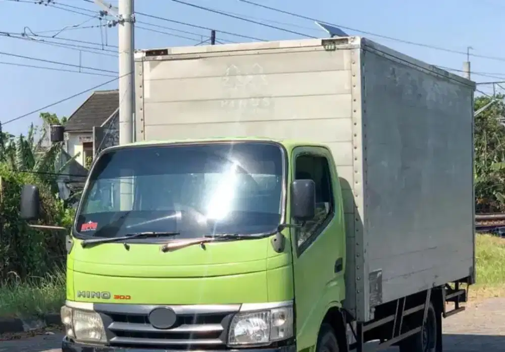 Hino dutro engkel long th 2012