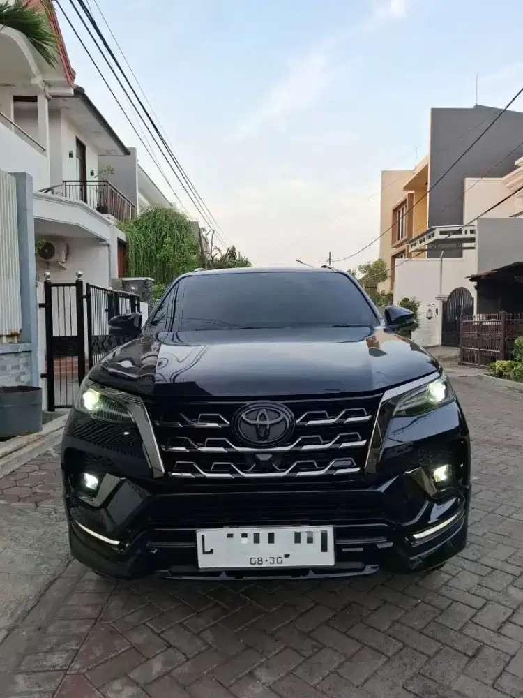 Fortuner VRZ 2.8 GR Sport 2022 AT Hitam Matic Diesel TRD Sportivo