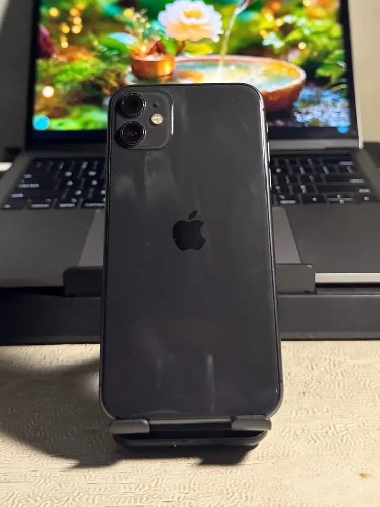 Iphone 11  black 64gb imei registed ( sinyal  permanen) setara iBox