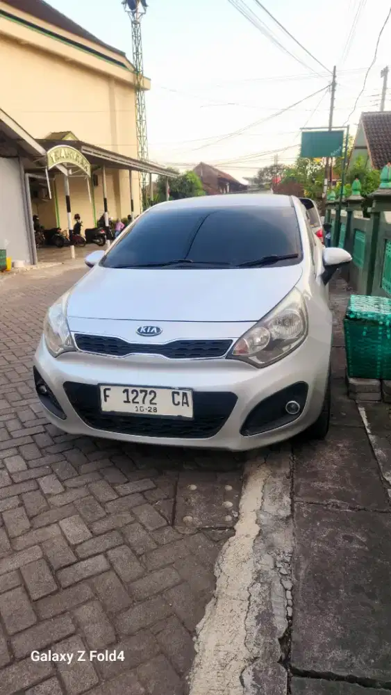 (Istimewa) Kia Rio AT 2013 pjk hidup tinggal pake