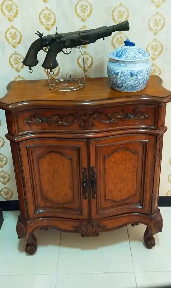 Meja buffet dn pajangan antik