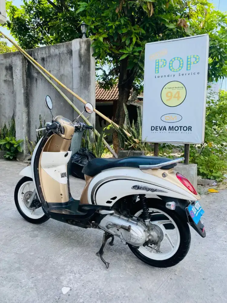 Scoopy 2012 putih Deva motor