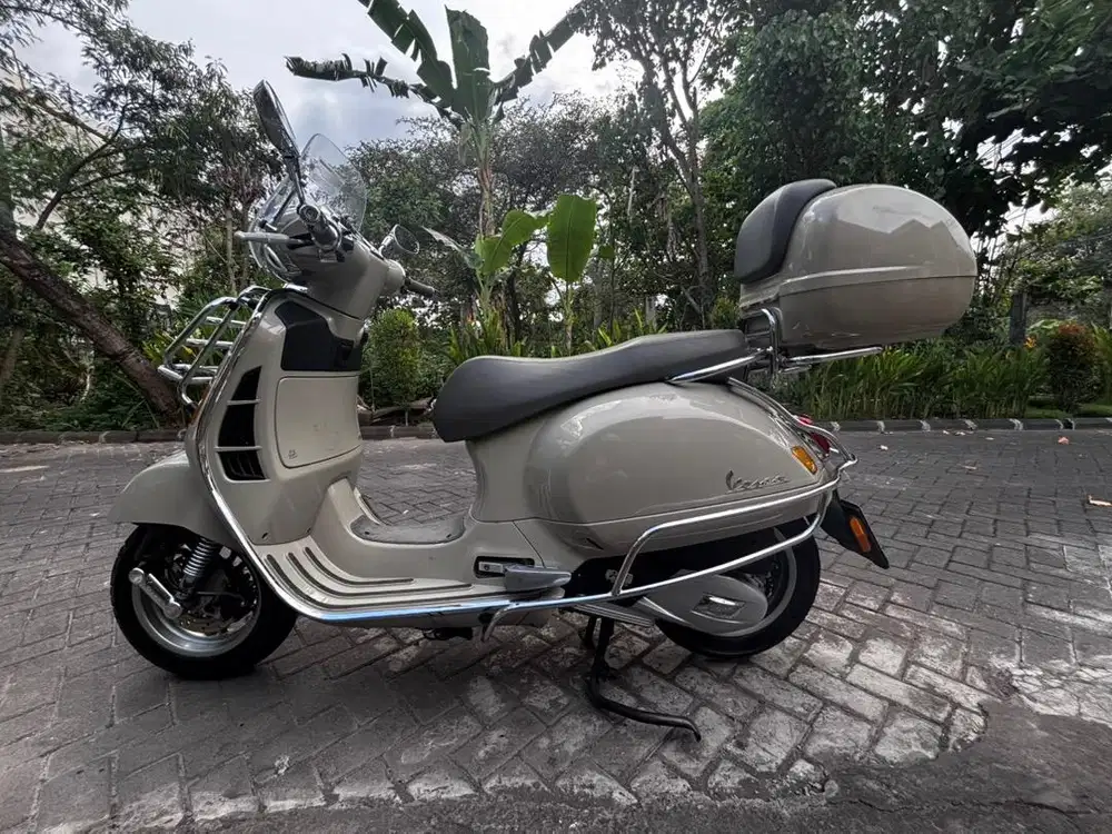 Vespa GTS 150 beige sabia keyless