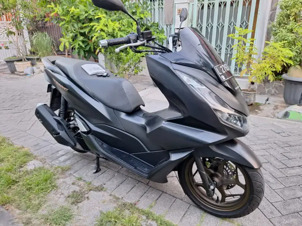 Jual cpt pcx ABSb 2024 km 15 rb istimewa samsat manyar