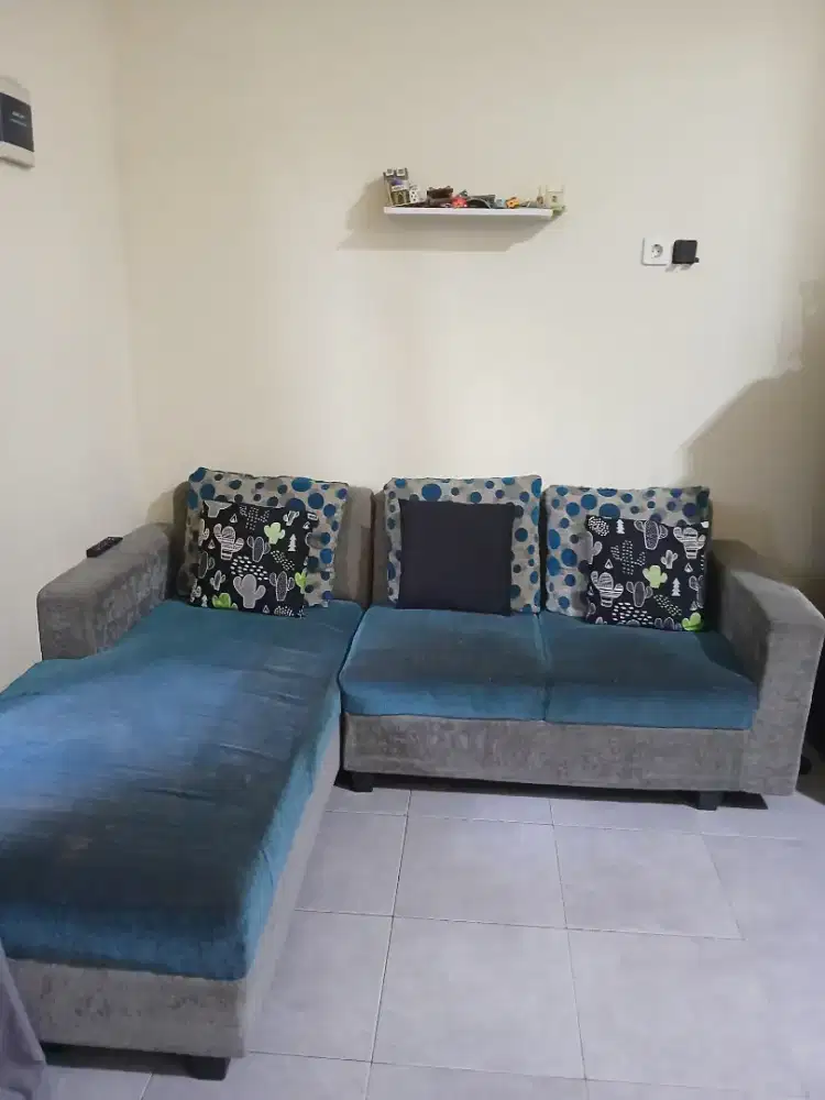 Sofa L warna abu tosca
