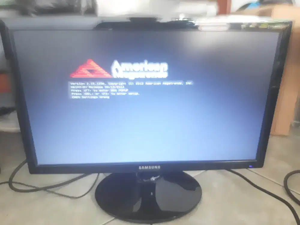 Monitor SAMSUNG LED 19 inch,Speker,Hardisk