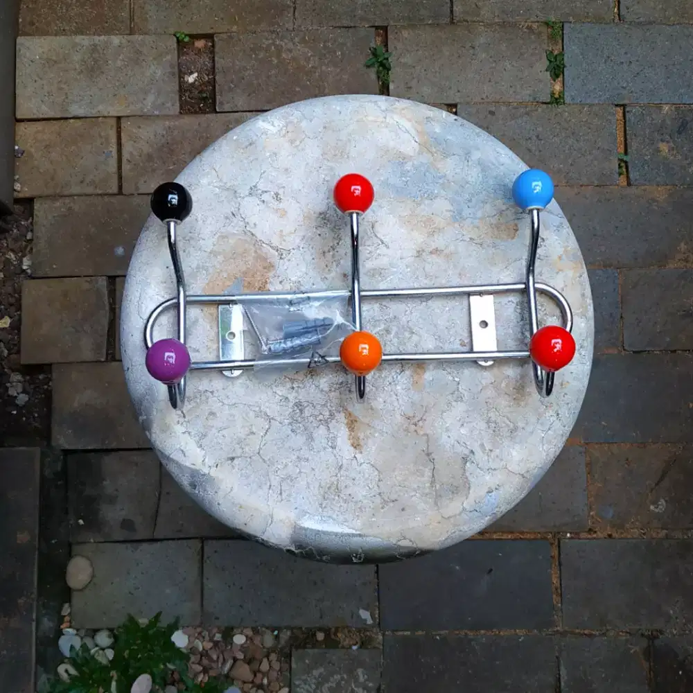Kapstok dengan 3 cantolan warna warni