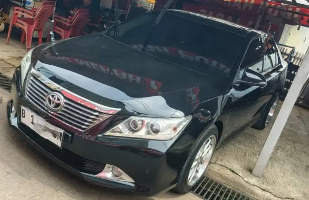 Camry v 2.5 tahun 2012