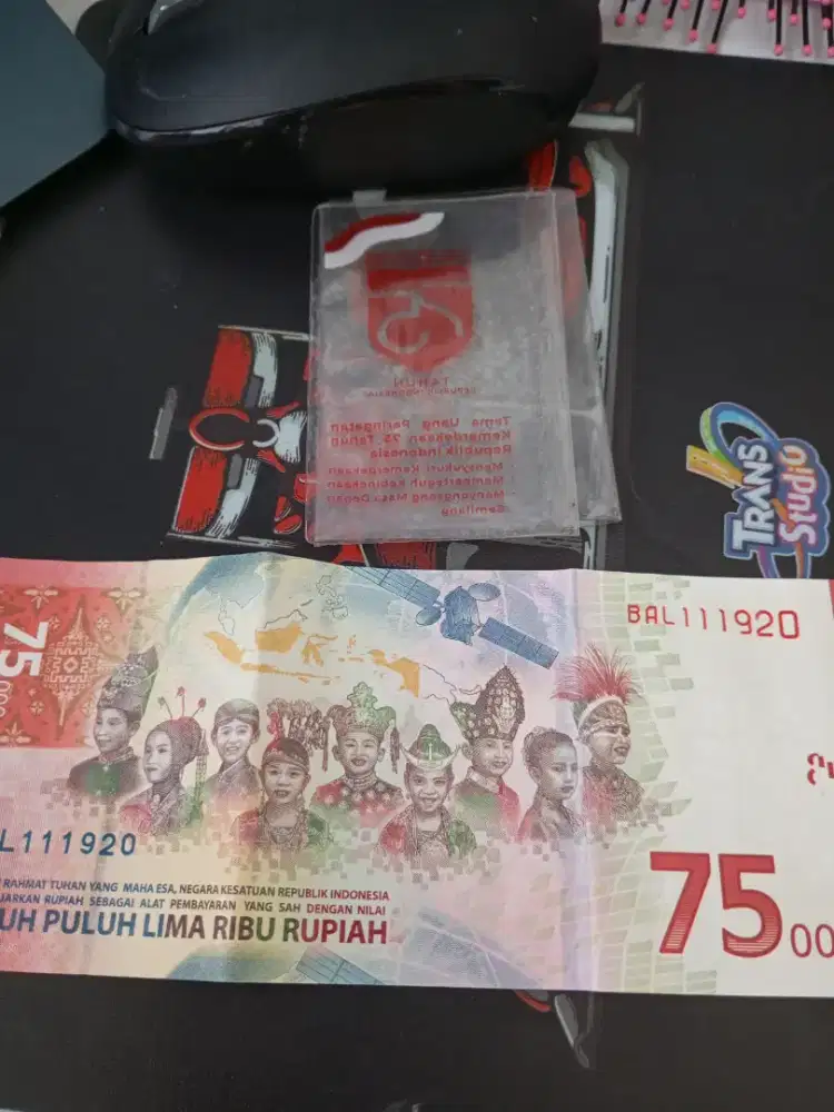 Uang 75000 ada plastiknya