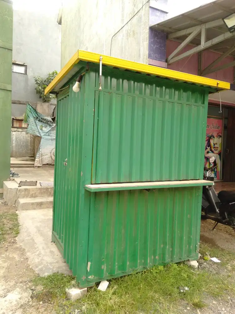 Booth container
