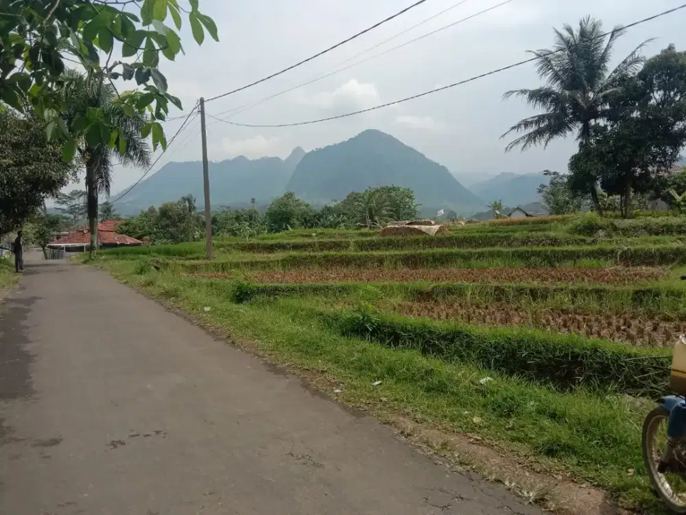 Tanah pinggir jalan puncak2 view gunung hanjawong