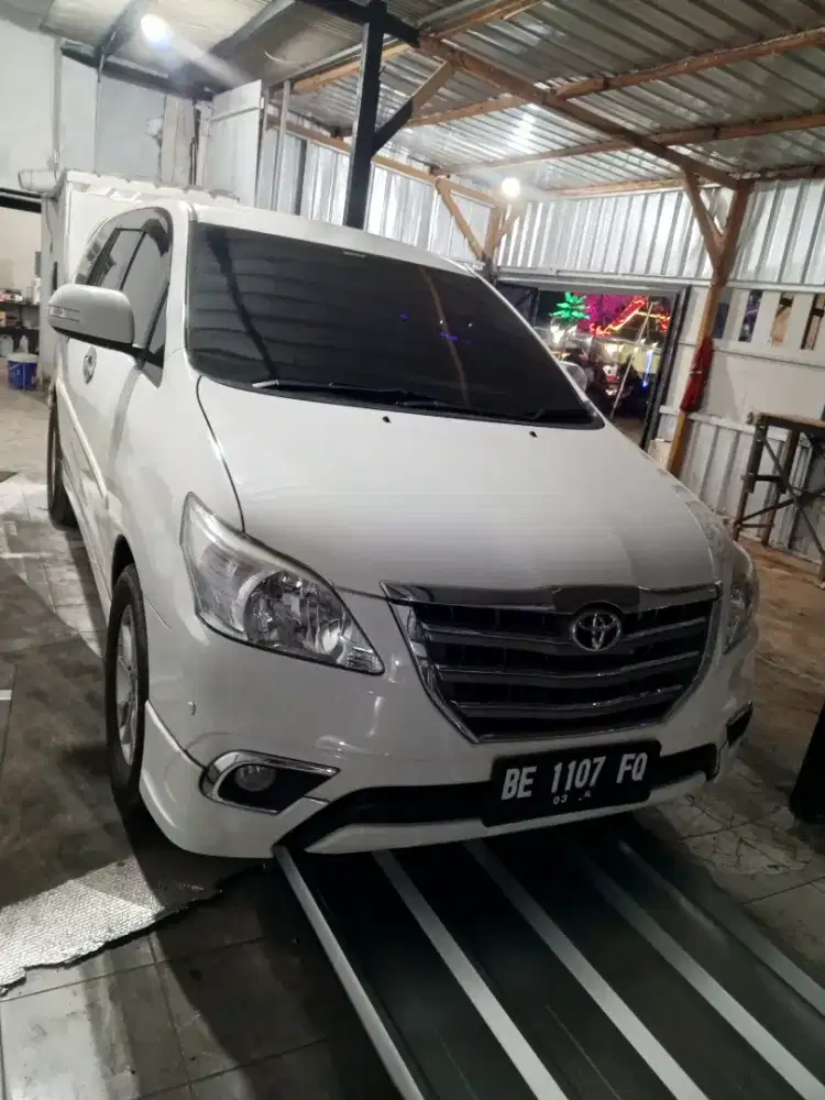 Inova V Luxury 2.0 bensin 2015