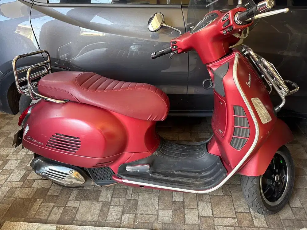 Vespa GTS ABS pembuatan 2018 pembelian agustus 2019