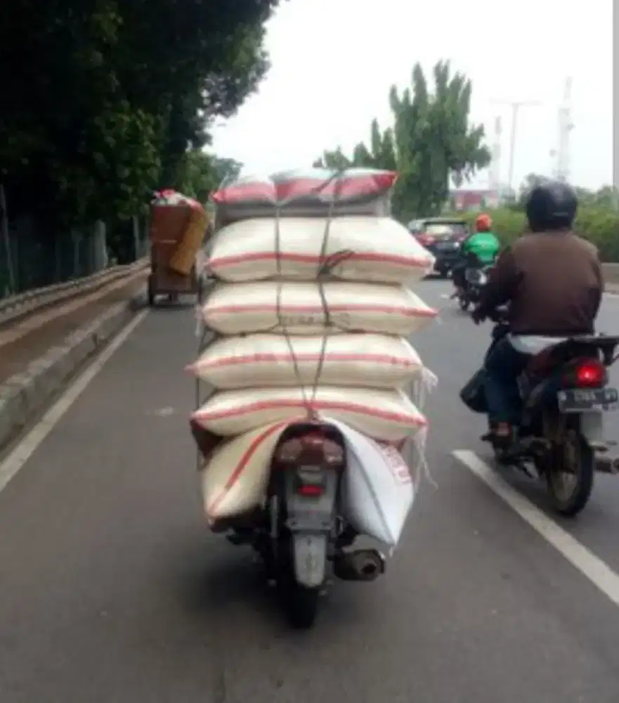 Dubutuhkan driver motor angkut barang dan pramuniaga toko