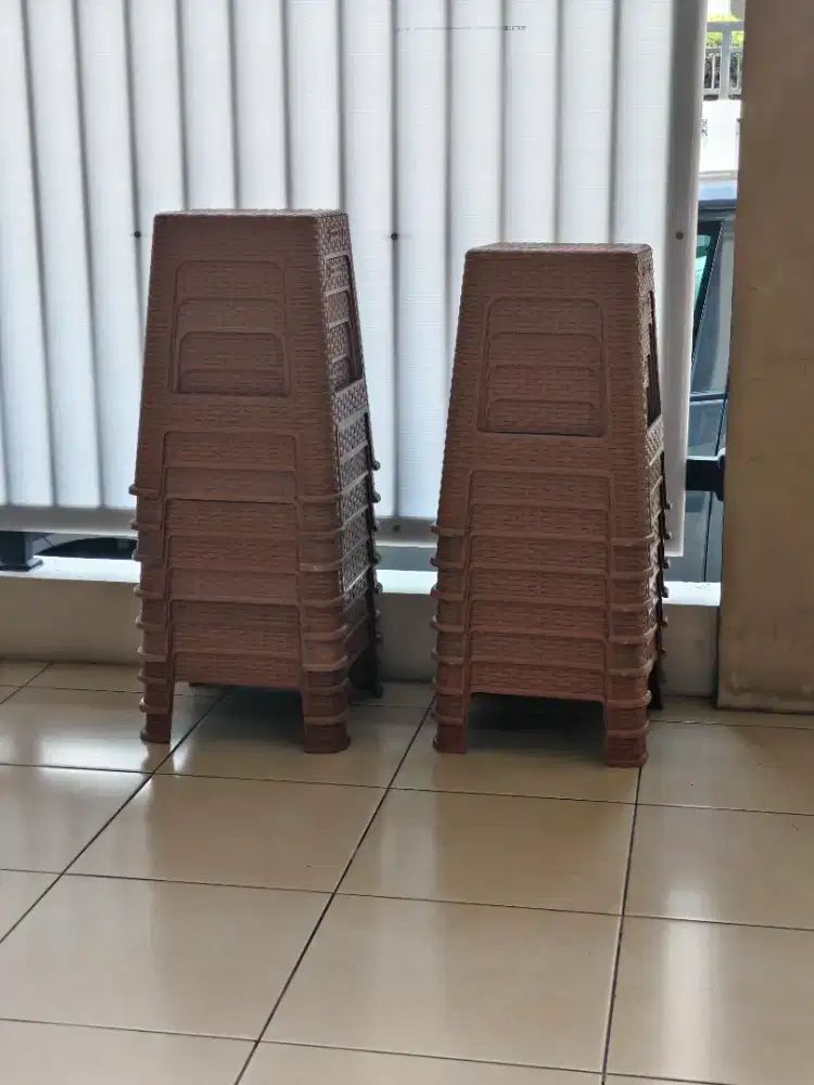 Dijual bangku bekas merk napoly eks rumah makan