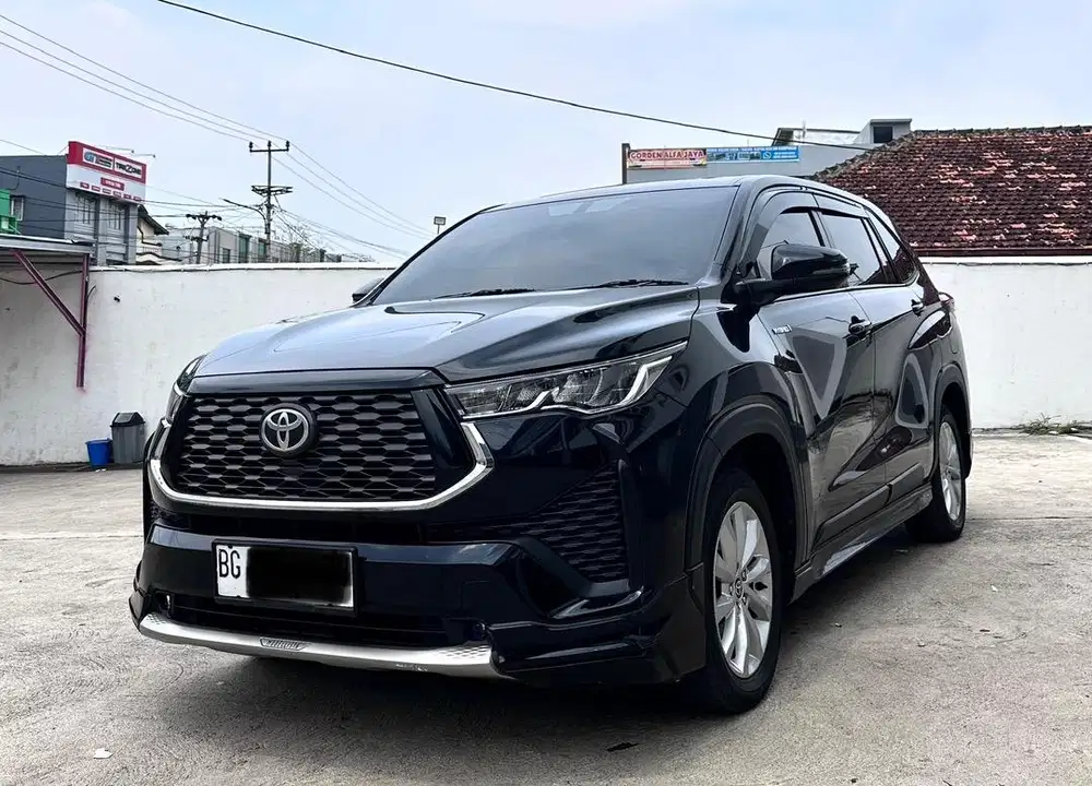 Toyota innova zenix V hybrid matic 2022 modelista km rendah mulus