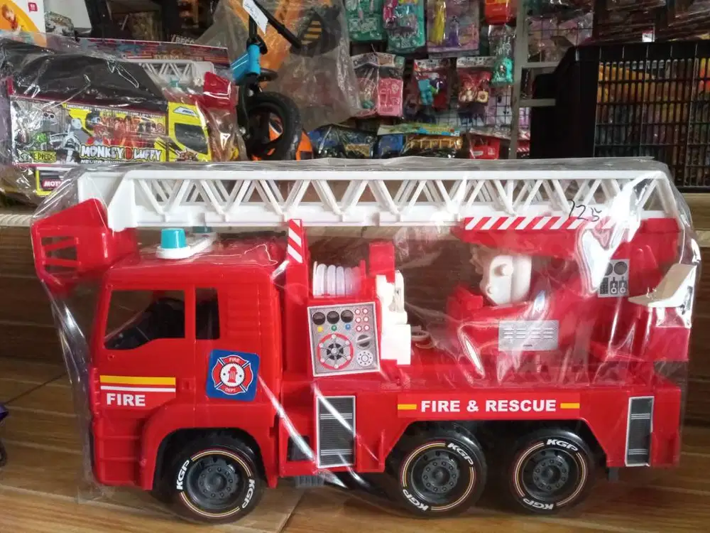 mainan anak truk pemdam jumbo bisa keluar air