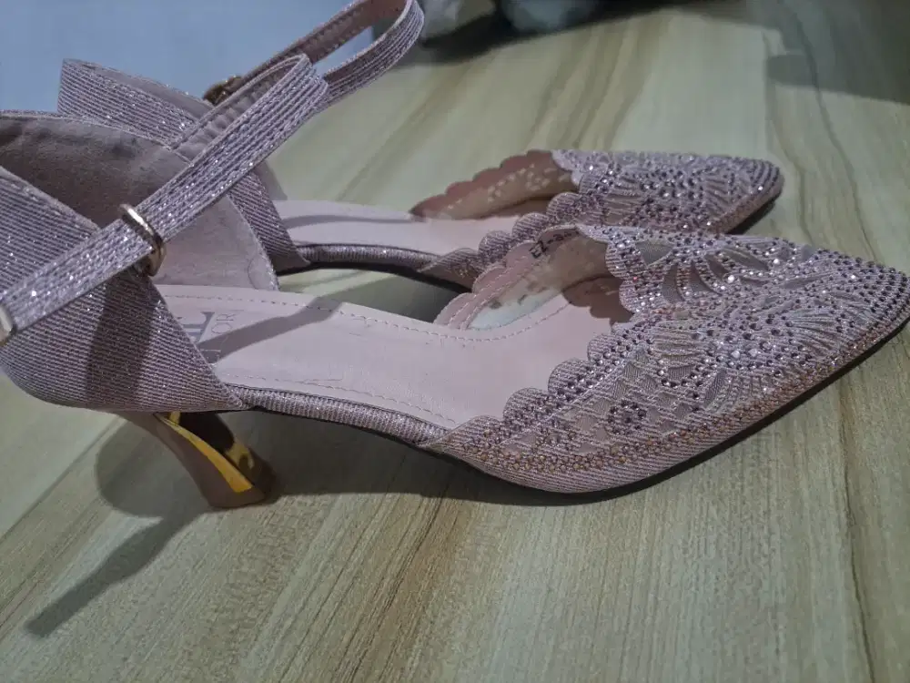 Sepatu pesta Ellora 39
