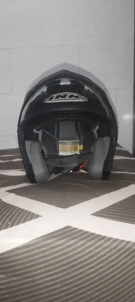 Helm merk ink  warna hitam doff